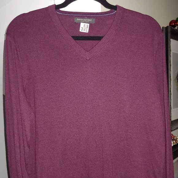 Banana Republic V-Neck design Maroon lightly worn Sweater Size Medium - Picture 5 of 7